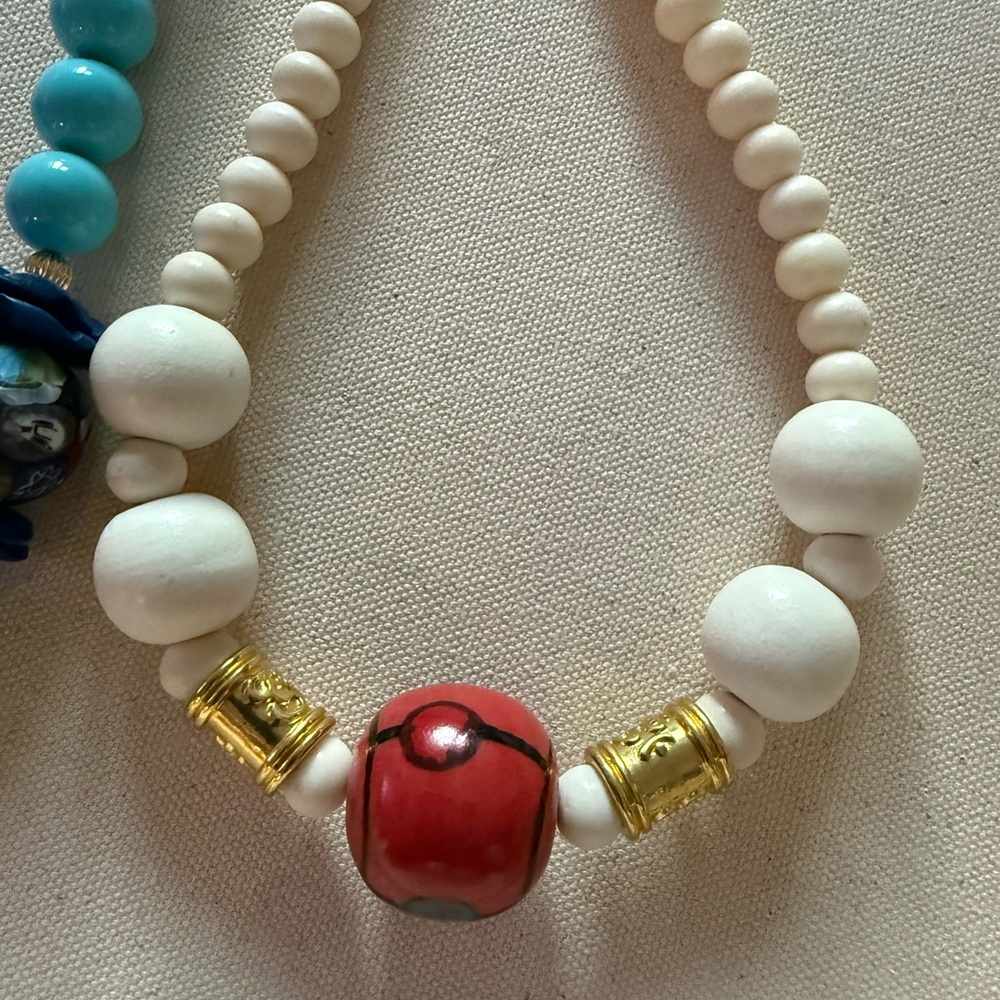 Elegant off white  and Red Murano Bead Necklace
Choker style